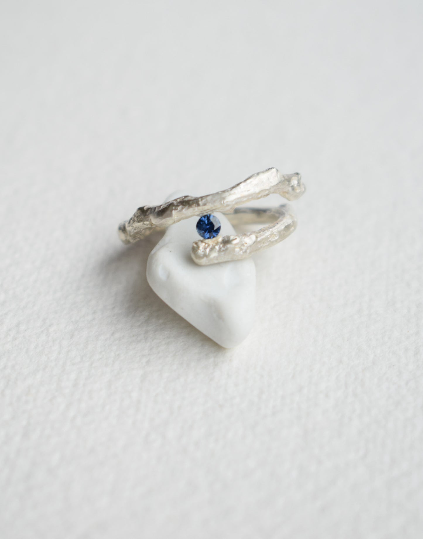 Árbol ring with sapphire